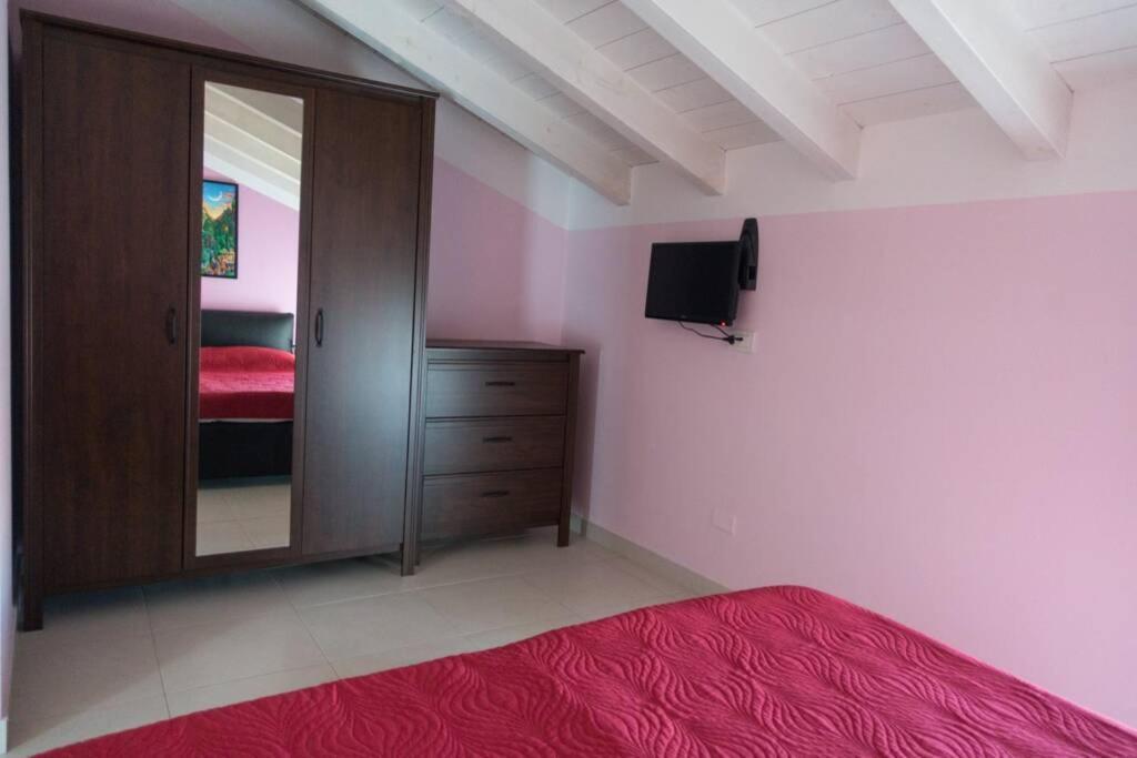 Apartment Viole, Cozy Attic Set In The Old Town Next To The Lake Arona Buitenkant foto