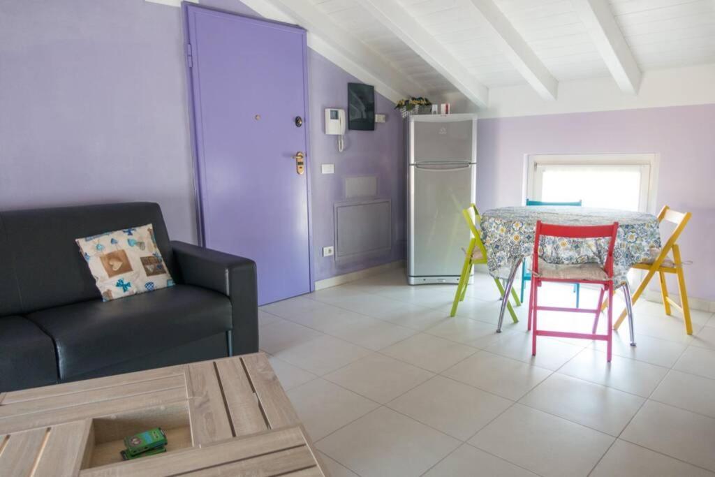 Apartment Viole, Cozy Attic Set In The Old Town Next To The Lake Arona Buitenkant foto